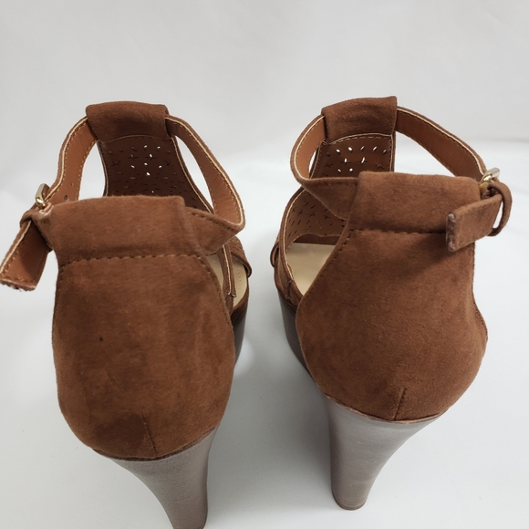 JustFab SHEREE Platform Sandals - Picture 9 of 16